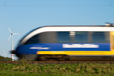 Schnelle Bahnverbindung durch den Nordwesten: Die CDU-Fraktion kritisiert die Kommunikation über die sogenannte Wunderlinie. Bild: Rudis-Fotoseite.de/Pixelio.de