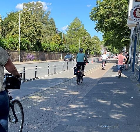 Stiftet viel Verwirrung: Die neue sogenannte Protected Bike Lane an der Nadorster Straße. Bild: Christoph Baak 